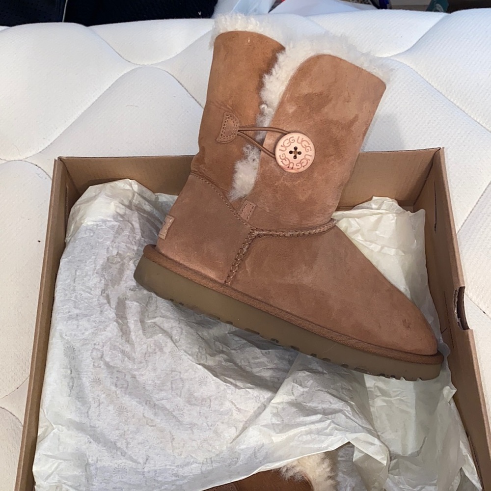 Bailey button uggs